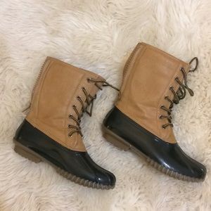Tan snow bean boots